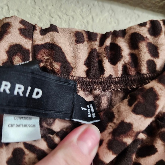 NEW Torrid Size 1 SHORT Leopard Crepe High Rise Wide Leg Studio Pants 1X - Picture 16 of 16